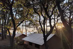 Camping L'Esplanade - Blick auf die Mobilheime im Sonnenuntergang