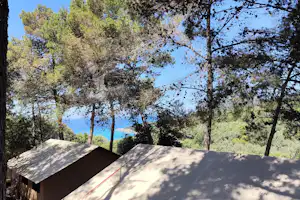 Camping L'Esplanade - Campingplatz mit Ausblick in die Wälder