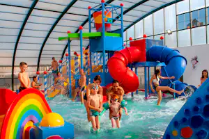 Camping L' Hirondelle - Wasserrutsche im Planschbecken für Kinder auf dem Campingplatz