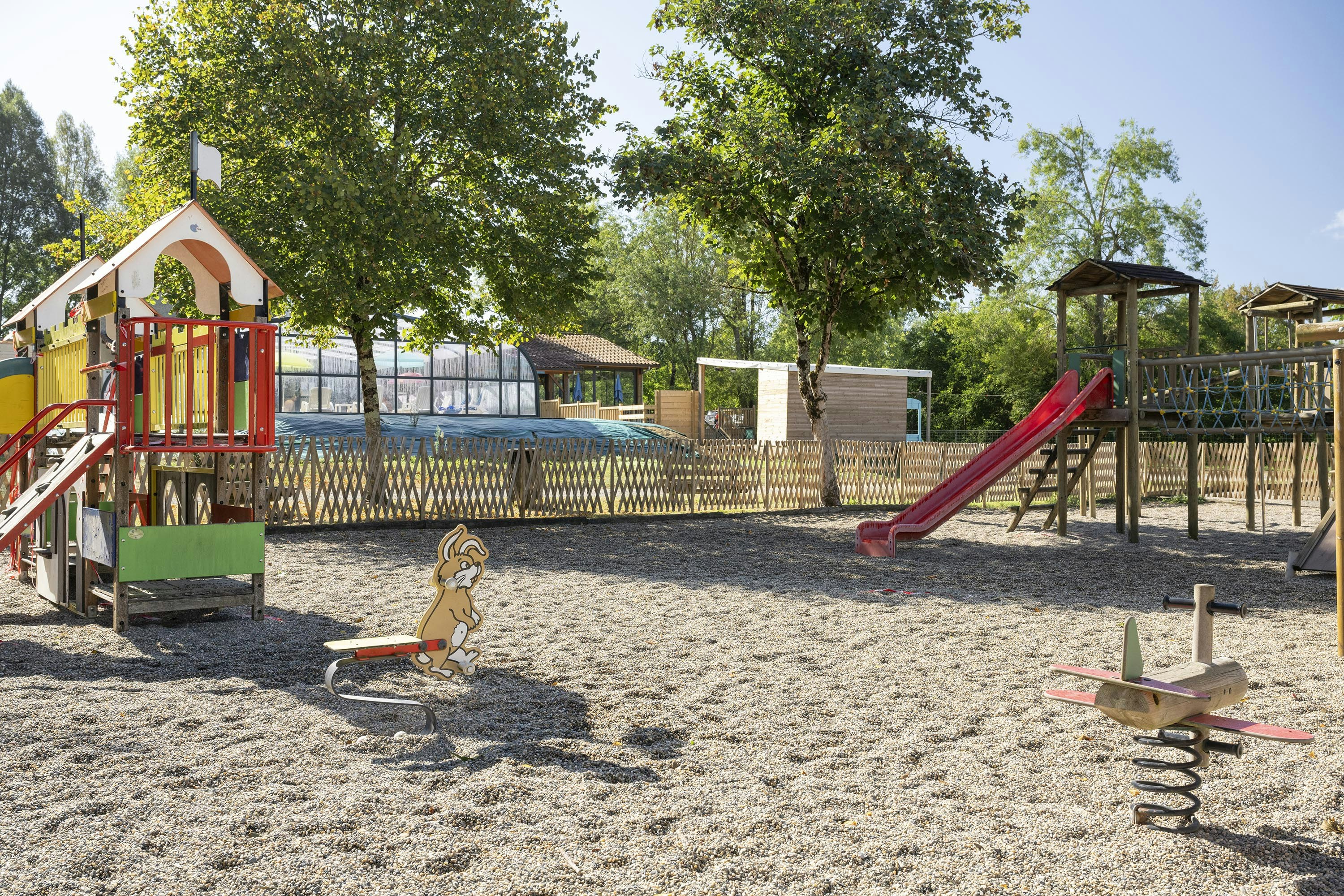 Camping L' Ile du Pont  Camping Paradis Ile du Pont  - Kinderspielplatz auf dem Campingplatz