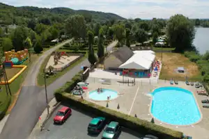 Camping L' Île des Trois Rois - Campingplatz mit Pool, Spielplatz und Hüpfburg
