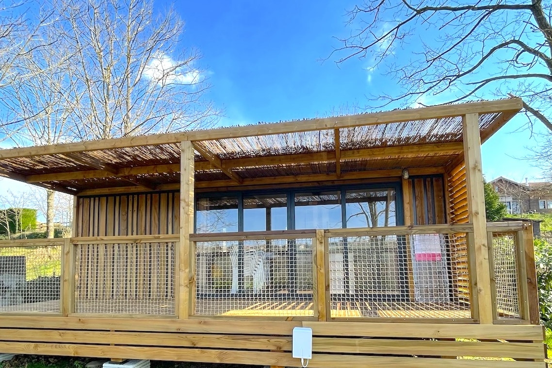 Camping l'Oasis  Camping L' Oasis  - Mobilheim mit Terrasse auf dem Campingplatz