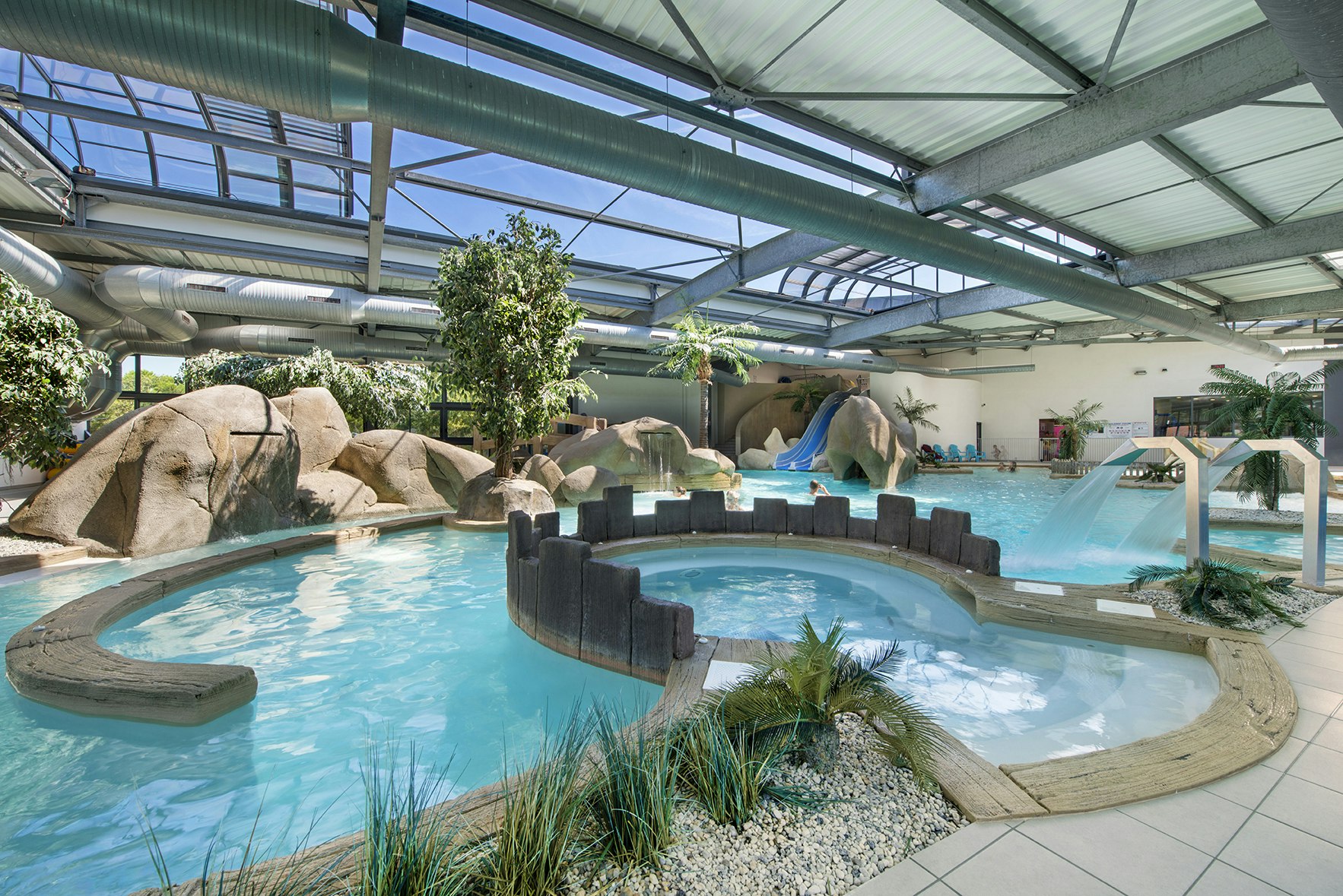 Camping L'Océan  Camping L' Océan - Überdachter Pool auf dem Campingplatz