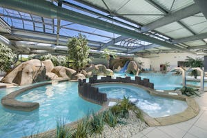 Camping L'Océan Camping L' Océan - Überdachter Pool auf dem Campingplatz