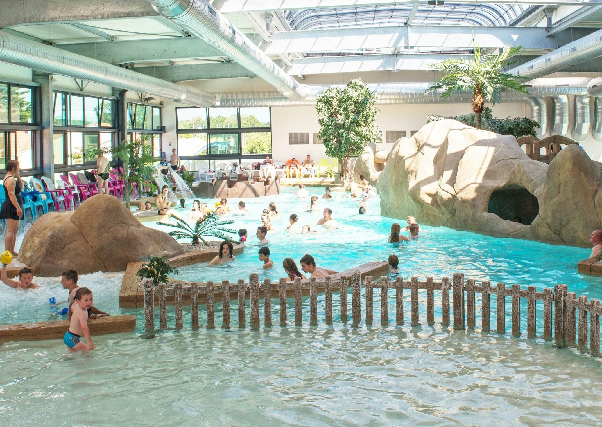 Camping L'Océan  Camping L' Océan - Hallenbad auf dem Campingplatz