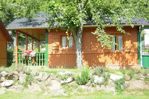 Camping L' Ombrage - Mobilheim im Grünen auf dem Campingplatz