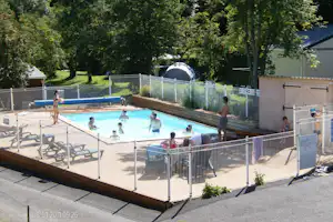 Camping L' Ombrage - Poolbereich auf dem Campingplatz