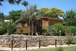Camping L' Orangeraie - Mobilheim mit Terrasse auf dem Campingplatz