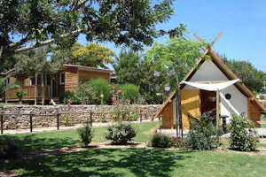 Camping L' Orangeraie - Mobilheime im Grünen auf dem Campingplatz