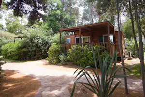 Camping L' Ultima Spiaggia - Mobilheim mit Terrasse auf dem Campingplatz