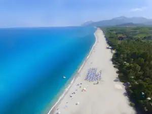 Camping Village Ultima Spiaggia Camping L' Ultima Spiaggia - Luftaufnahme des Strandes