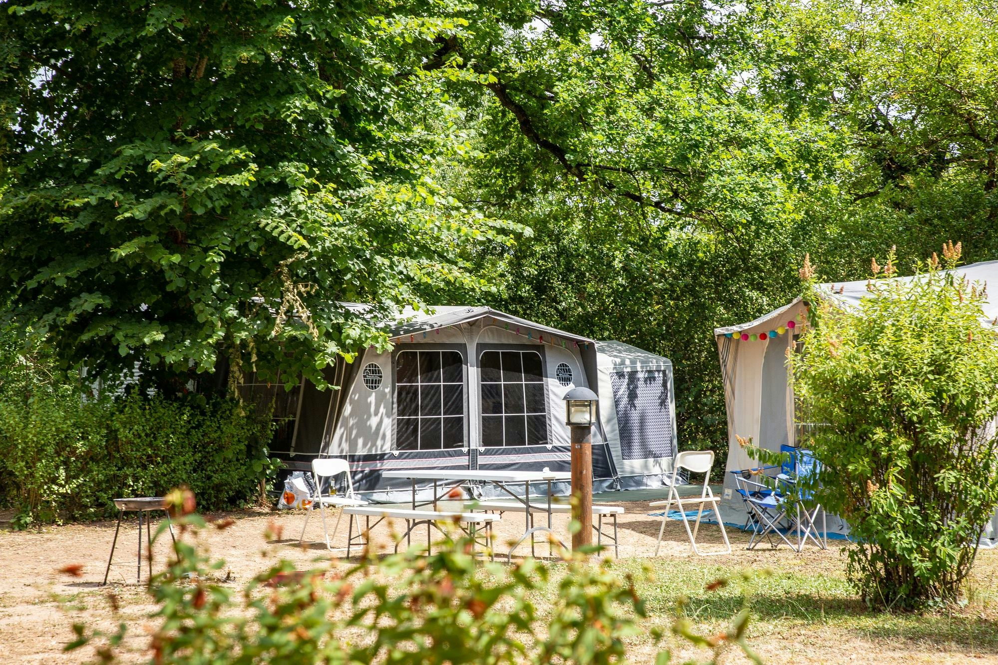 Camping La Bageasse - Wohnmobil- und  Wohnwagenstellplätze im Grünen