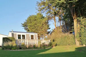 Camping La Baie des Veys - Ferienwohnung im Grünen auf dem Campingplatz