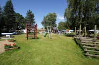 Camping La Bedure -  Campingplatz mit Kinderspielplatz und Rutsche