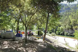 Camping la Blaquière - Wohnmobil- und Wohnwagenstellplätze mit Aussicht auf den Fluss