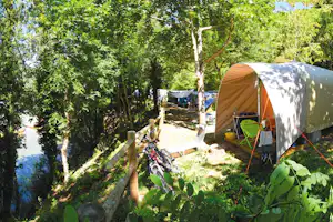 Camping la Blaquière - Zeltplätze mit Blick auf den Fluss
