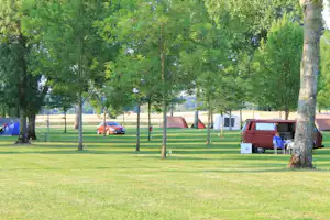 Camping La Bonne Aventure - Stellplätze auf der Grünfläche
