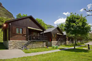 Camping La Borda d'Arnaldet - Bungalows mit kleinen Vorgärten