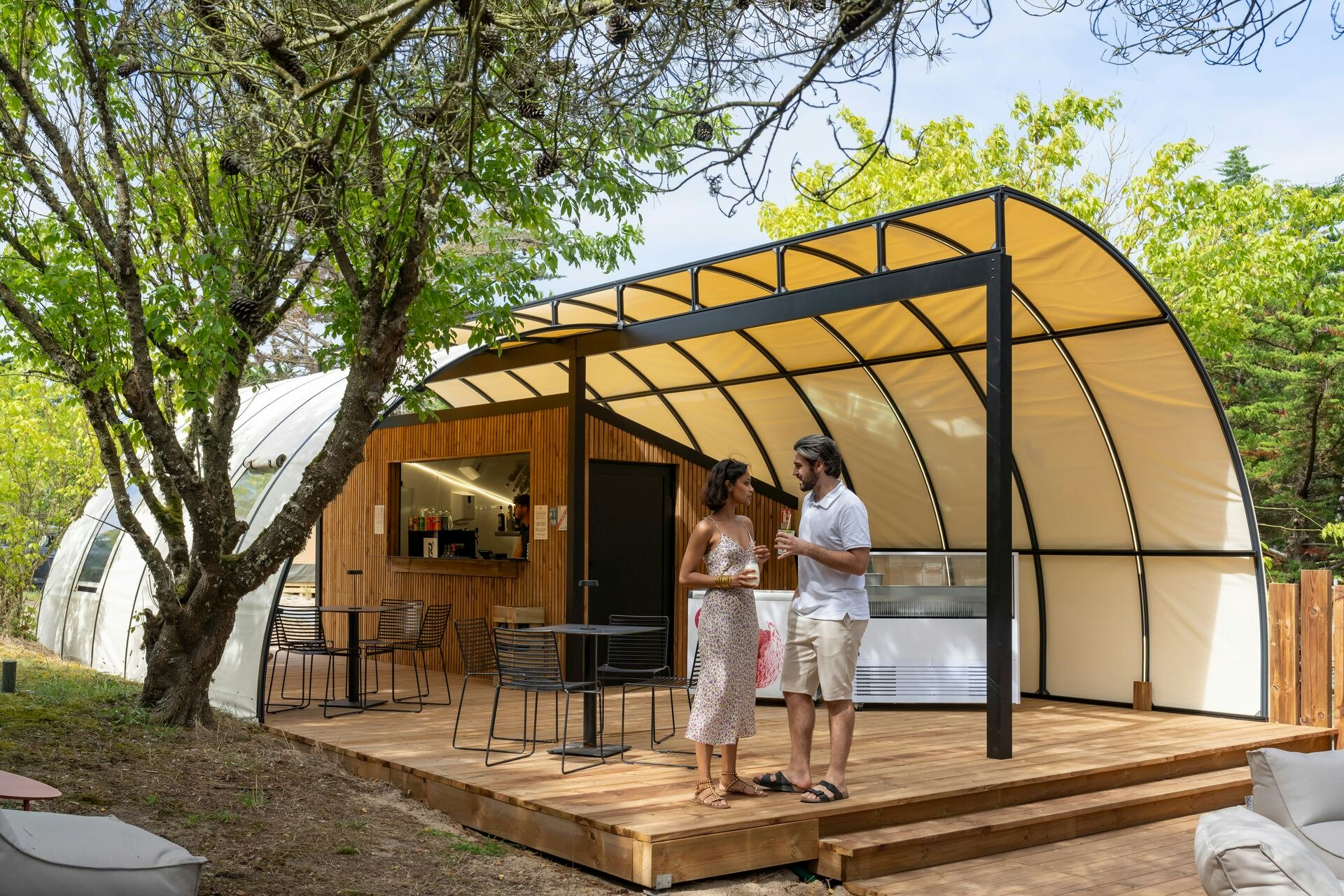 Camping Sandaya La Bosse  Camping La Bosse  - Mobilheim mit Terrasse auf dem Campingplatz