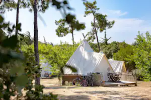 Camping Sandaya La Bosse Camping La Bosse - Glamping-Zelte mit Terrasse auf dem Campingplatz