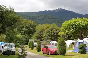 Camping LA BOURIE - - Umgeben von Wald Zeltwiese