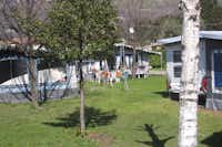 Camping La Breva - Wohnwagen- und Zeltstellplatz zwischen Bäumen
