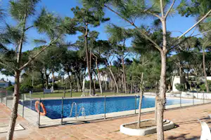 Camping La Buganvilla - Campingplatz mit Pool im Grünen