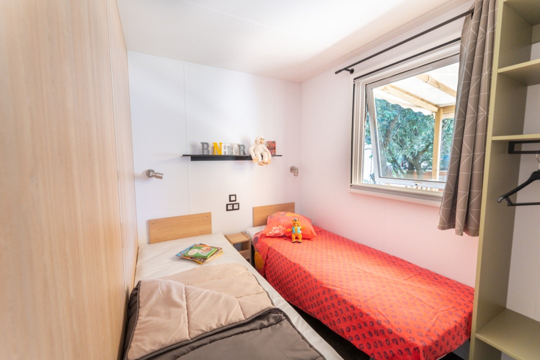 Camping La Buissière  Camping La Buissiere - Schlafzimmer mit zwei Einzelbetten in einem Mobilheim
