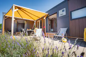 Camping La Capricieuse - Außenansicht des Premium-Cottage