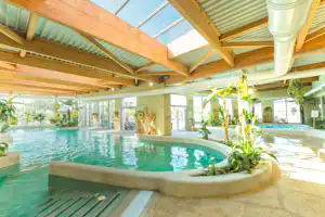 Camping La Capricieuse - Beheizter Indoor-Pool