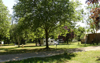 Camping Municipal La Cascade (Tonnerre)