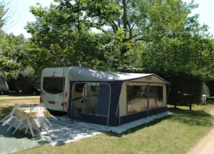 Camping La Chapelle - Wohnwagenstellplätze auf dem Campingplatz