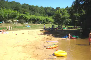 Camping La Chatonnière - Strand vom Campingplatz am Fluss