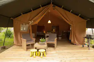 Camping La Chauderie - Mobilheim mit Terrasse auf dem Campingplatz