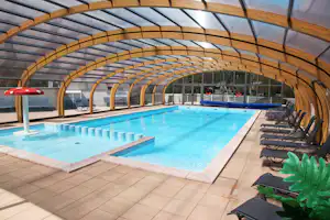Camping La Clé des Champs - Hallenbad auf dem Campingplatz
