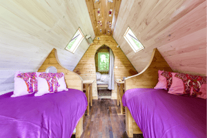 Camping la Clairière du Verbamont - Innenansicht eines Mobilheims mit zwei Betten