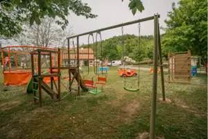 Camping La Combe d'Oyans - Kinderspielplatz auf dem Campingplatz