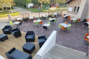 Camping La Combe d'Oyans - Restaurant mit Terrasse auf dem Campingplatz