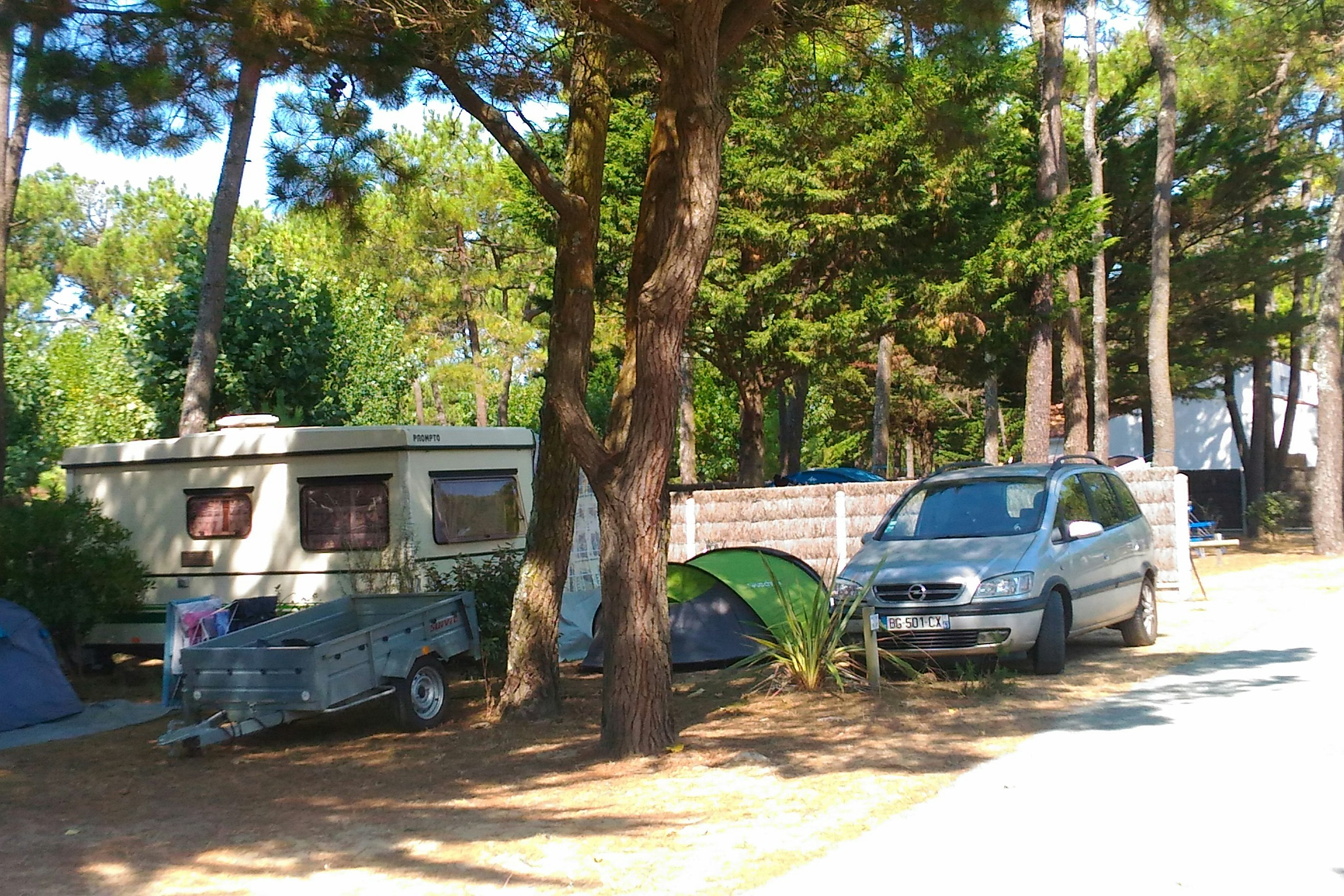 Camping La Conge - Wohnmobil- und  Wohnwagenstellplätze auf dem Campingplatz