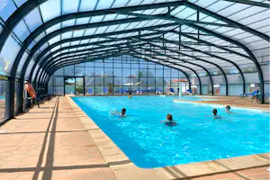 Camping La Corniche - Innenansicht Pool