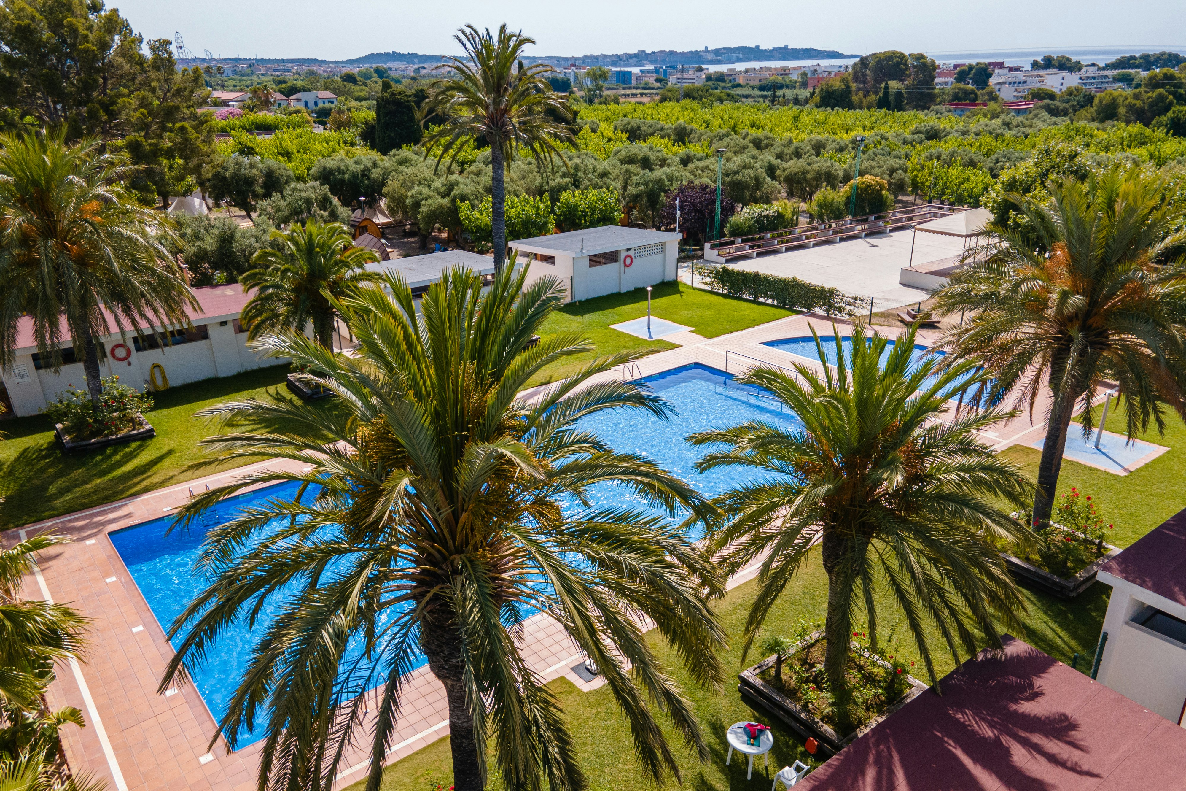 CAMPING LA CORONA - Blick auf den Pool auf dem Campingplatz