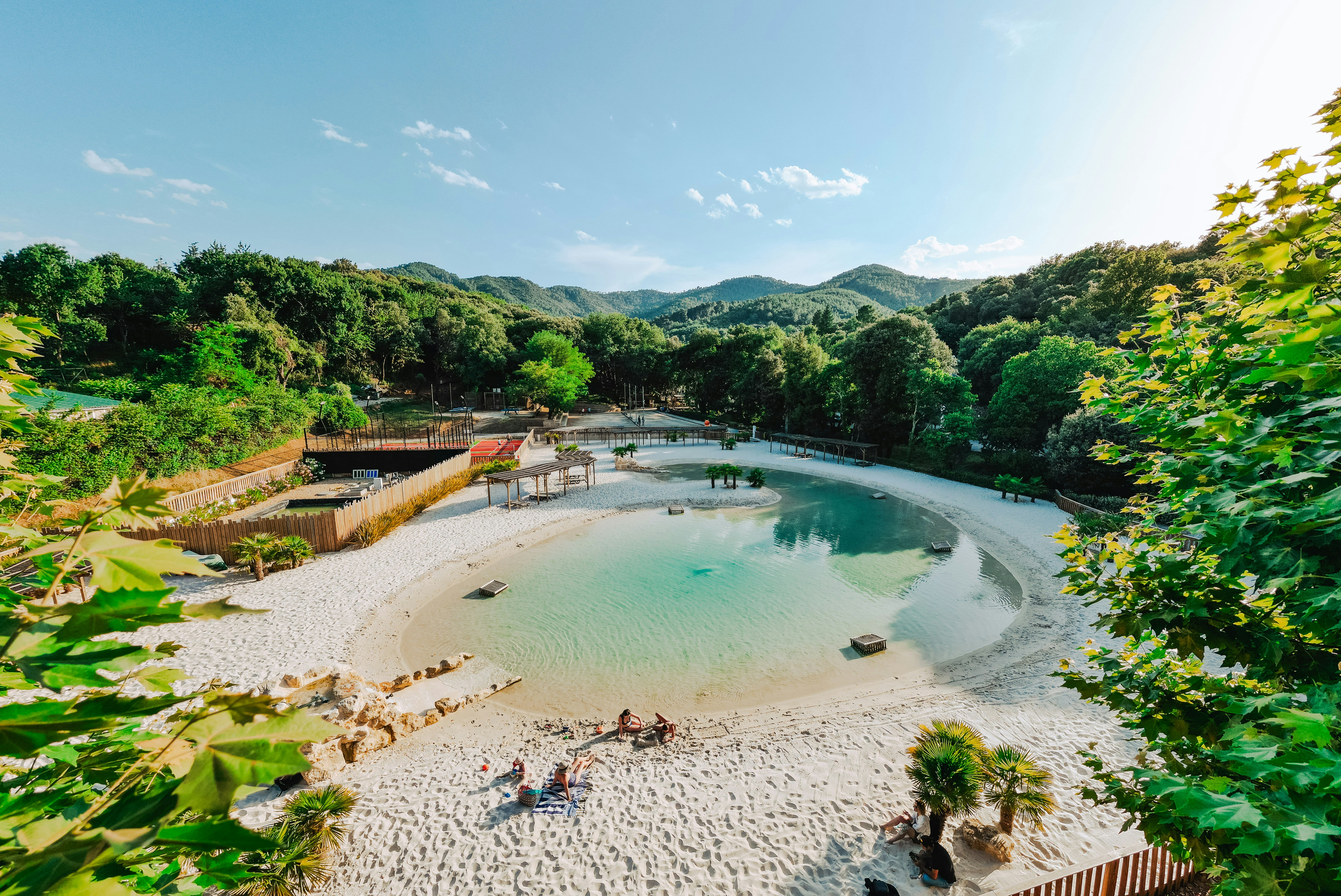 Camping Sunêlia La Clémentine - Blick auf die Badelagune auf dem Campingplatz