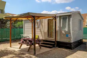 Camping La Créole - Mobilheim mit Terrasse