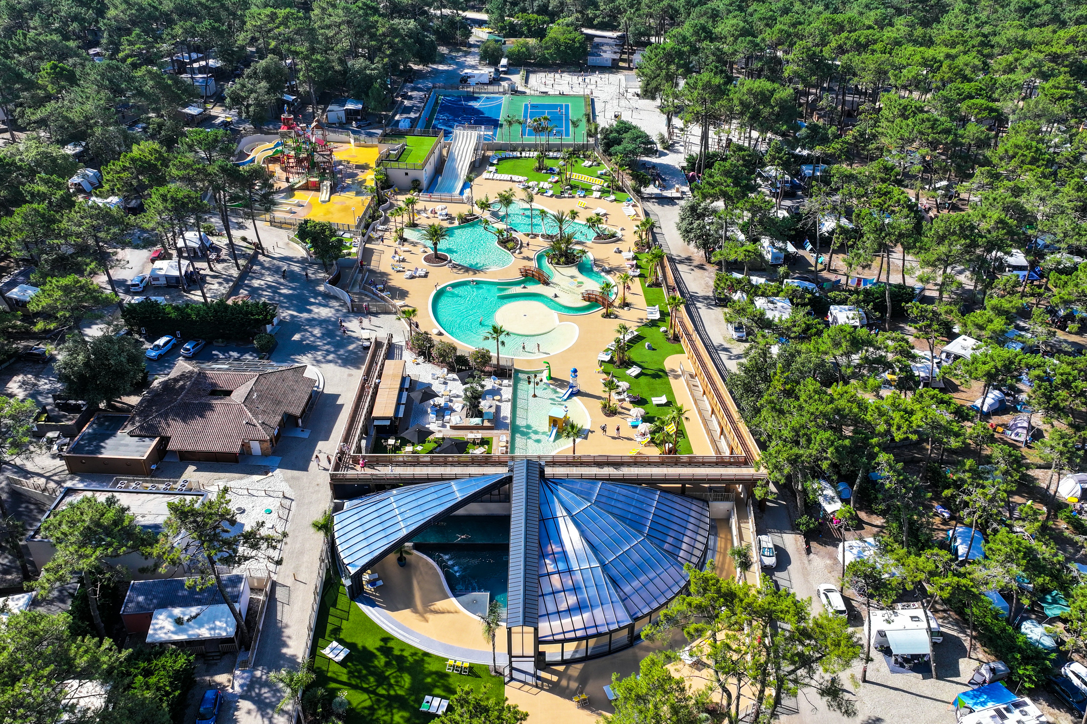 Camping La Côte d'Argent  - Luftaufnahme des Campingplatzes mit Wasserpark