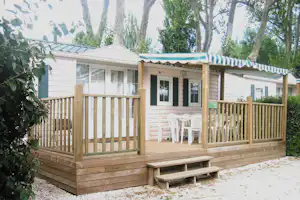 Camping la Durance - Mobilheim mit Terrasse auf dem Campingplatz