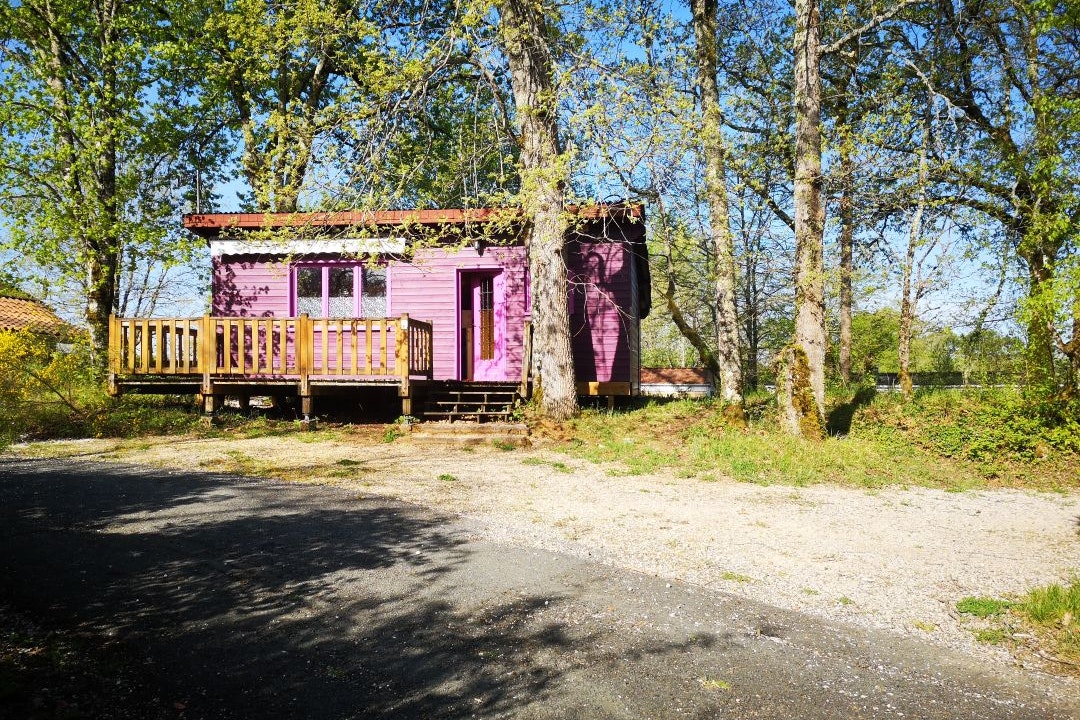 Camping La Fage  - Mobilheim mit Terrasse auf dem Campingplatz