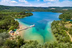 Camping La Farigoulette - Ciela Village - Luftaufnahme des Sees am Campingplatz