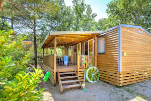 Camping La Farigoulette - Ciela Village - Mobilheim mit Terrasse auf dem Campingplatz