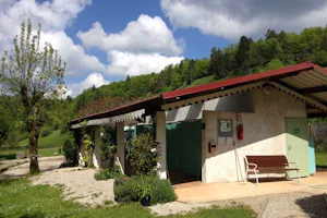 Camping La Faz - Sanitärgebäude auf dem Campingplatz