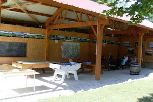 Camping La Faz - überdachter Aufenthaltsbereich